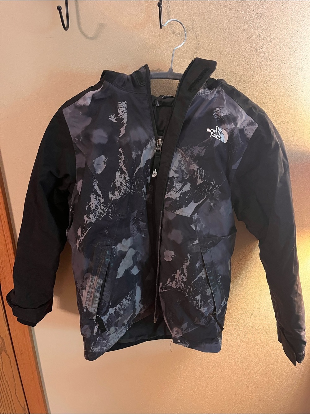 The North Face Kids Black & Gray Patterned Puffer Coat